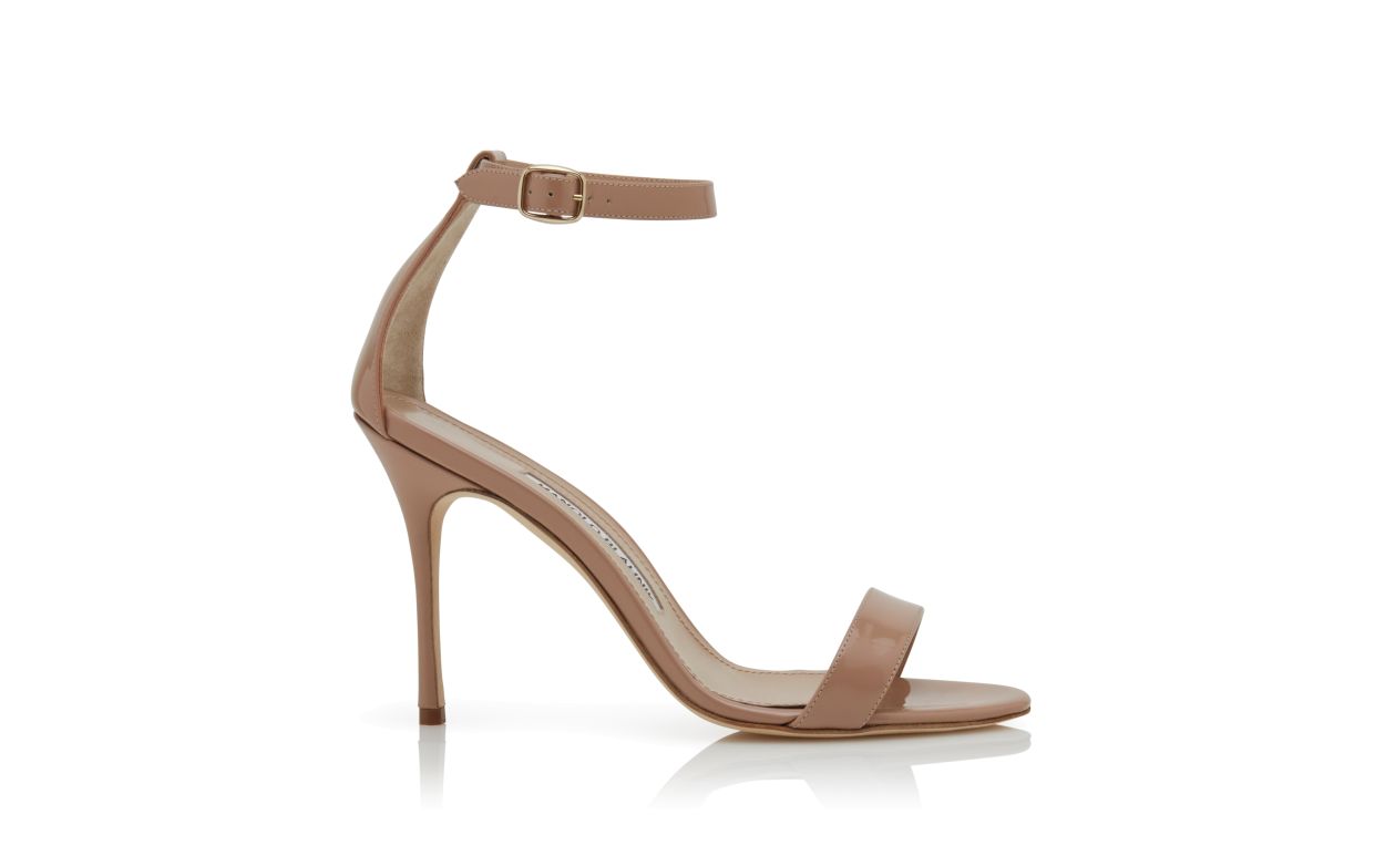 Beige-Patentleder-Sandalen mit Knöchelriemen