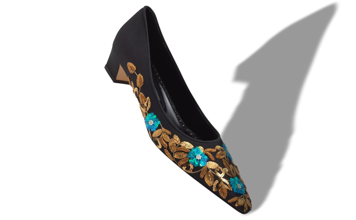 Schwarze Crepe de Chine bestickte Pumps