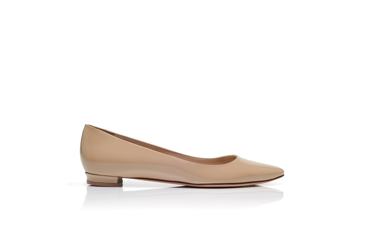 Leichtes Beige-Patentleder-Spitzenzehen-Flachpumps