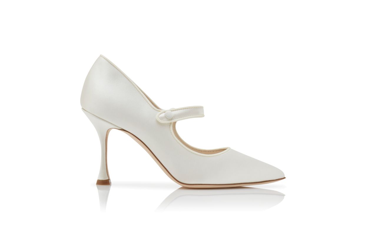 Cremfarbene Satin-Pumps mit spitzem Zehenbereich