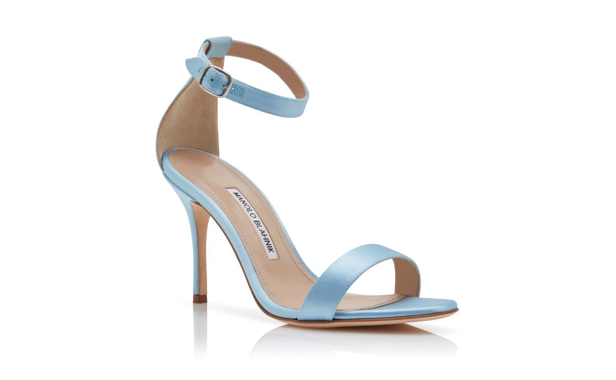 Leichtblaue Satin-Knobel-Sandalen