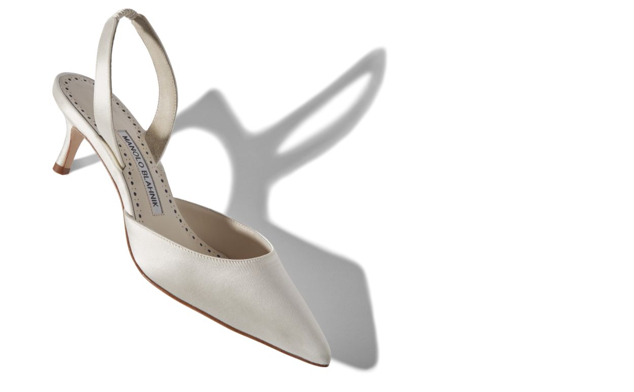 Weiße Satin-Slingback-Pumps