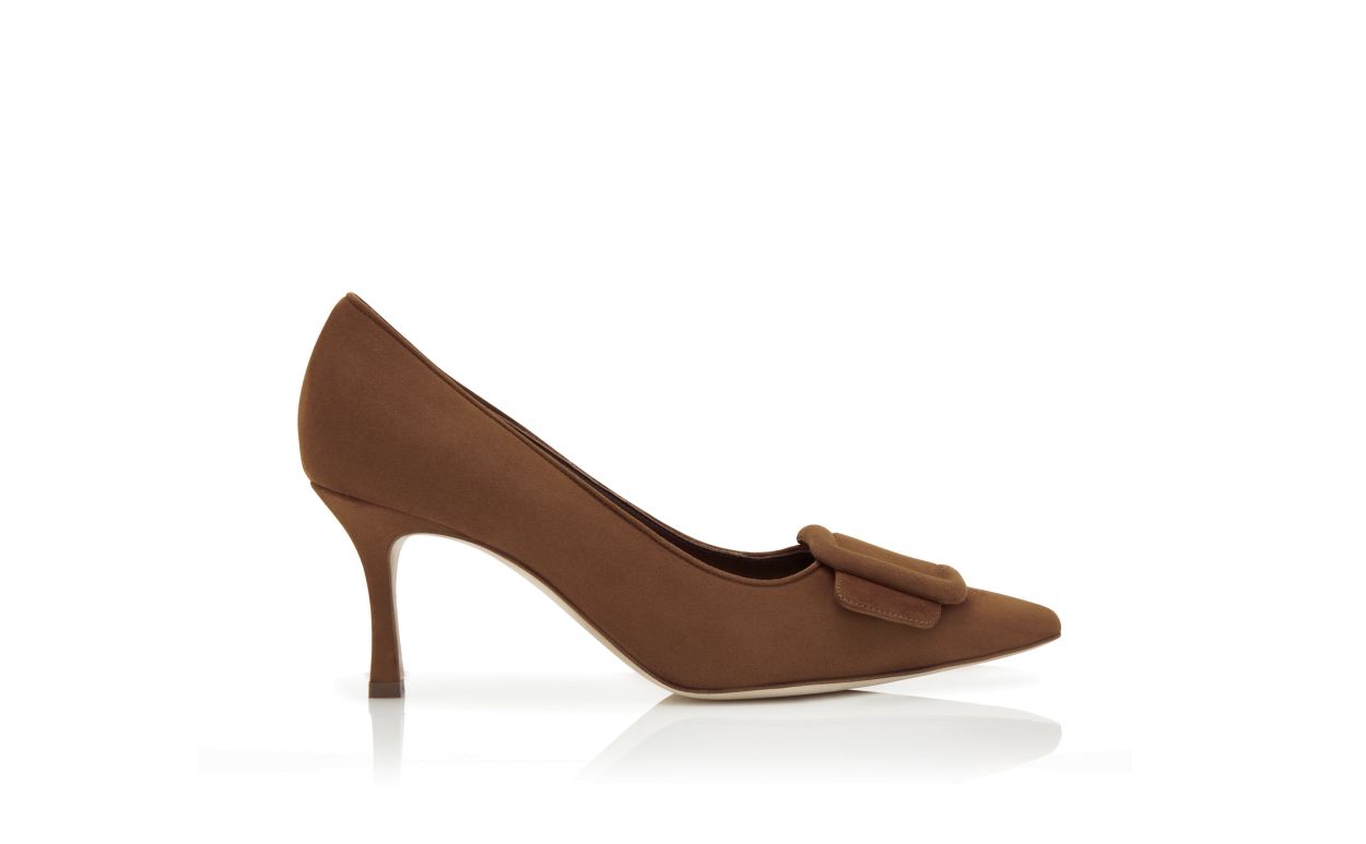 Braune Wildleder-Pumps mit Schnallen-Detail