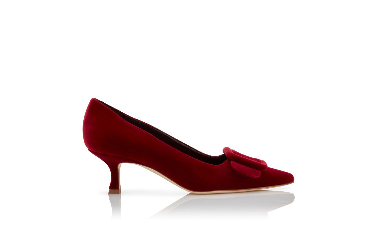 Rot-velvetene Pumps mit Schnallen-Detail