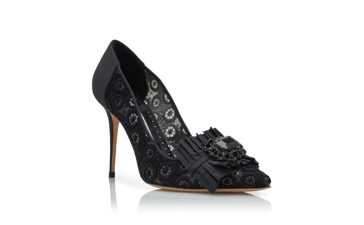Schwarze Spitzen-Pumps mit Juwelendekoration