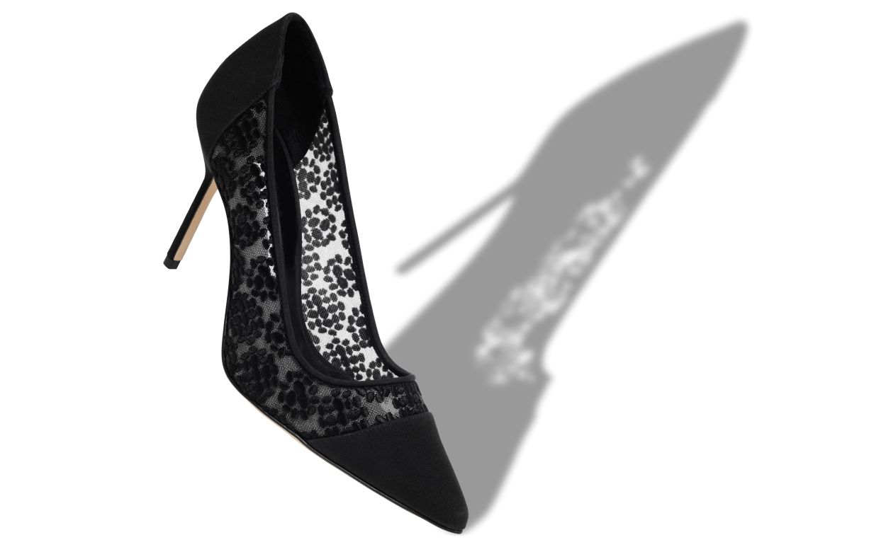Schwarze Spitzen-Pumps mit Blumen-Details