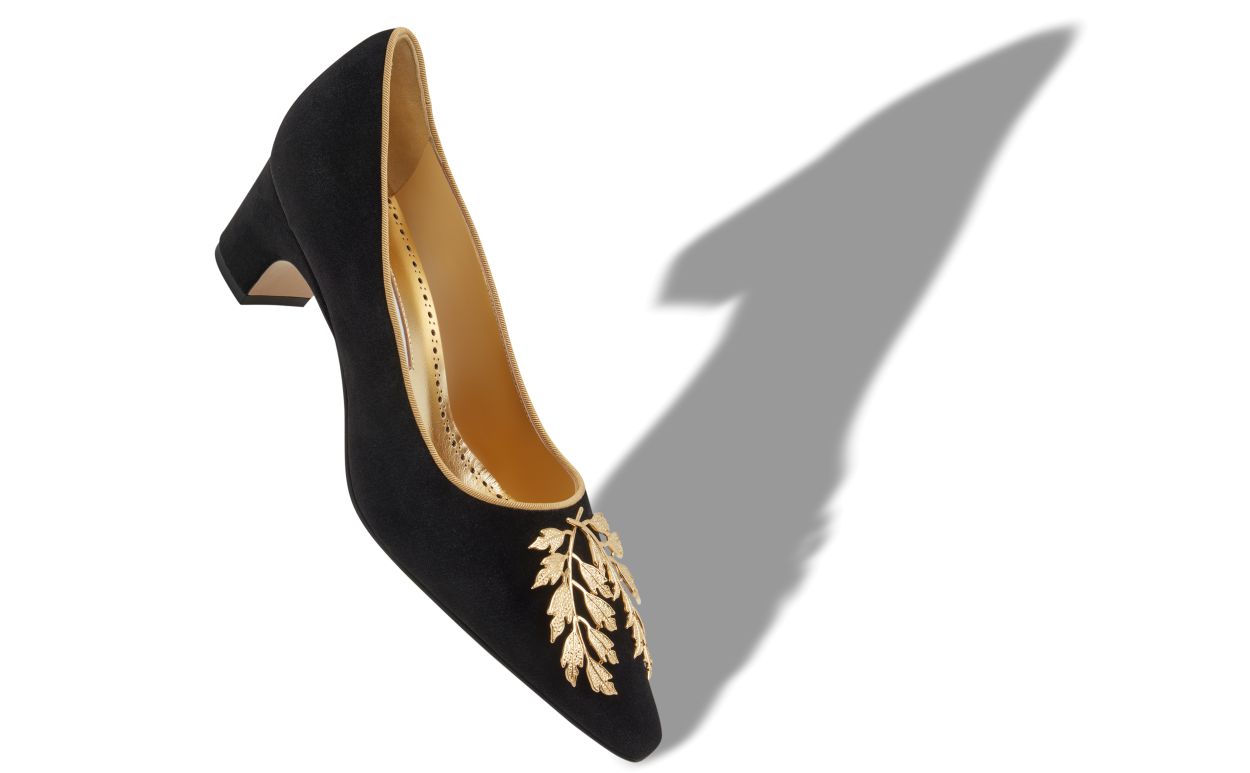 Schwarze Samt-Pumps mit Verzierung