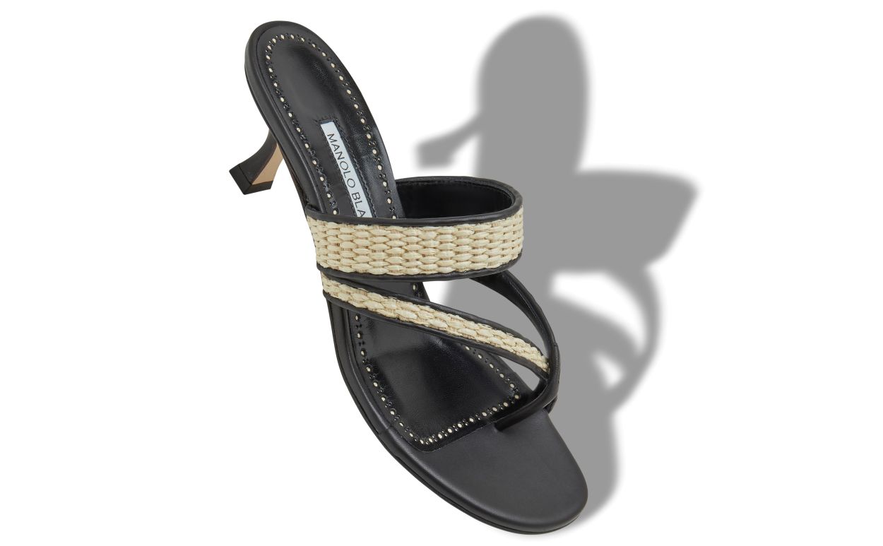 Schwarze und Beige Raffia-Sandalen