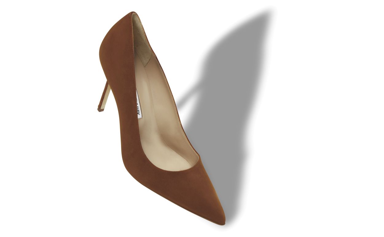Braune Wildleder-Pumps mit spitzem Zehenbereich