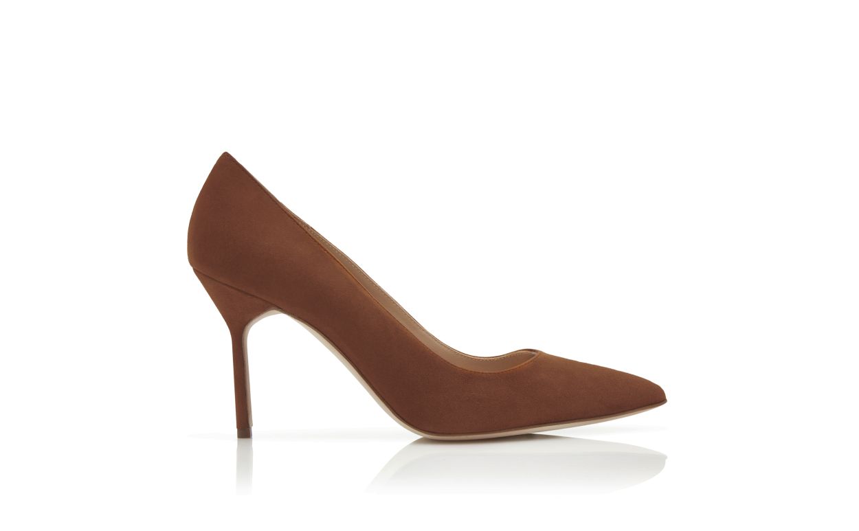 Braune Wildleder-Pumps mit spitzem Zehenbereich