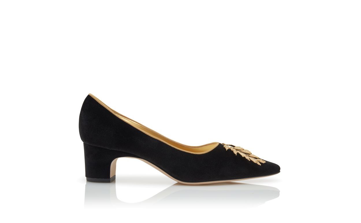 Schwarze Samt-Pumps mit Verzierung