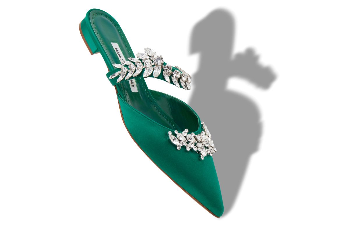 Grüne Satin-Steppmules mit Kristallverzierung