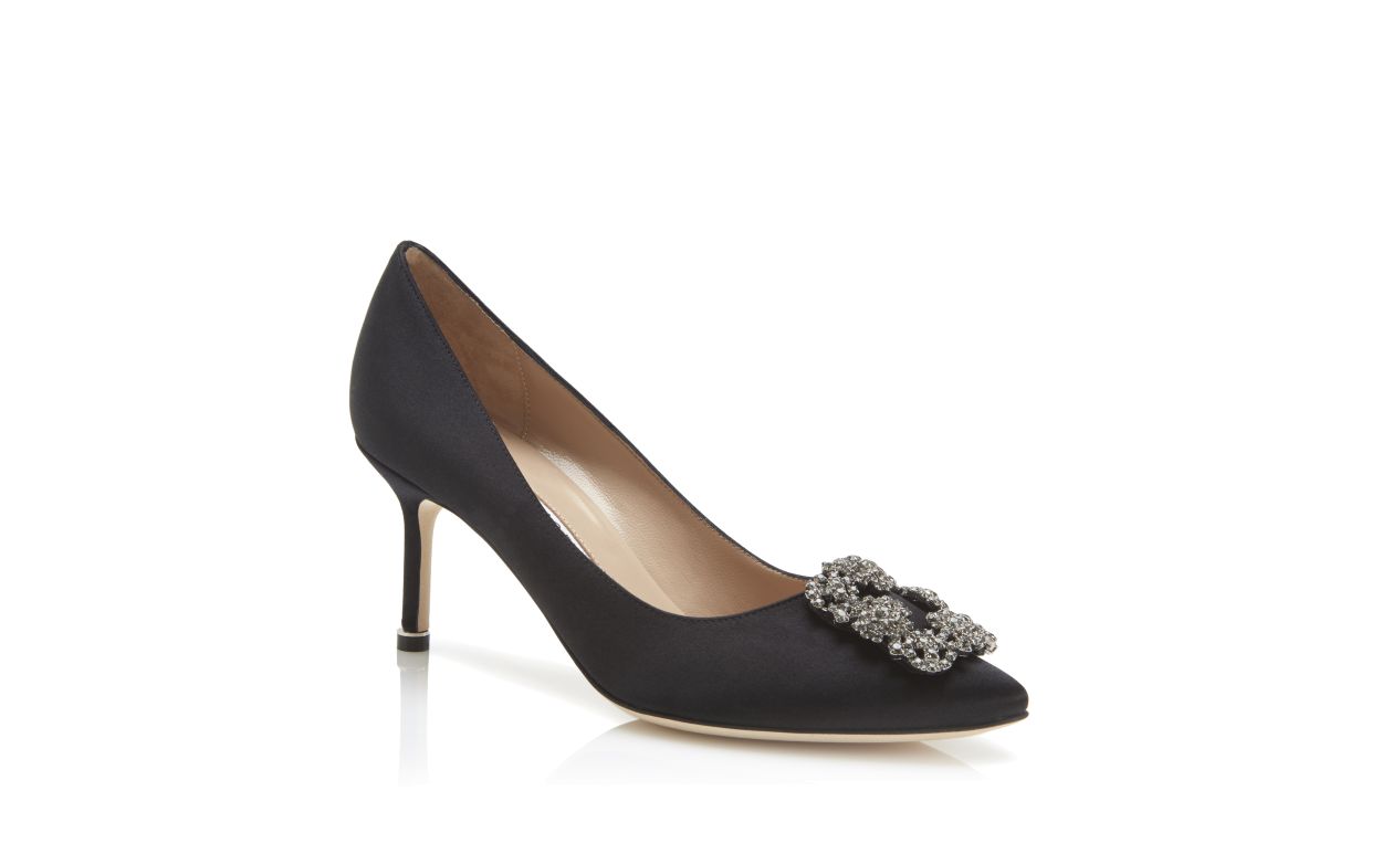 Schwarze Satin-Steppen-Pumps mit Juwel-Schnalle