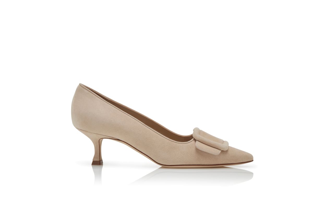 Leichtbeige Wildleder-Pumps mit Schnalle