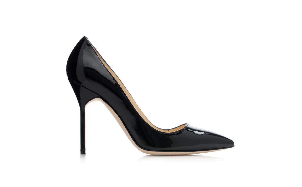 Schwarze Pumps mit glänzender Spitze