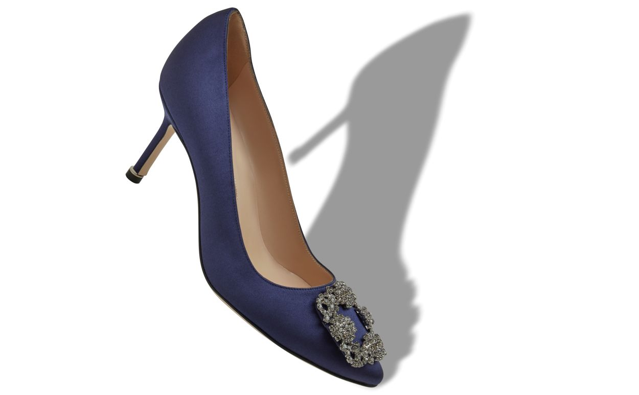 Marineblau aus Satin mit Juwel-Schnalle-Pumps