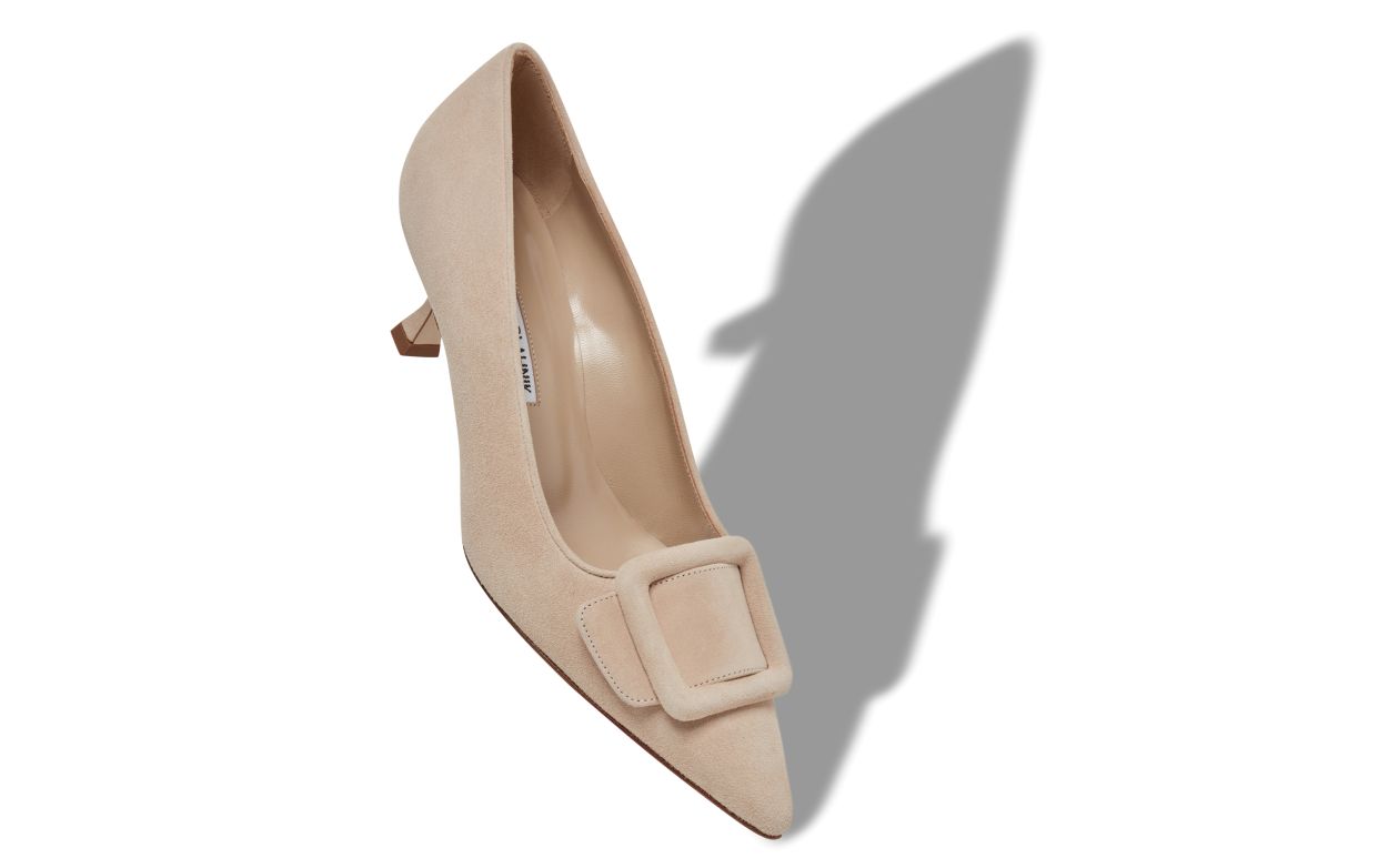 Leichtbeige Wildleder-Pumps mit Schnalle
