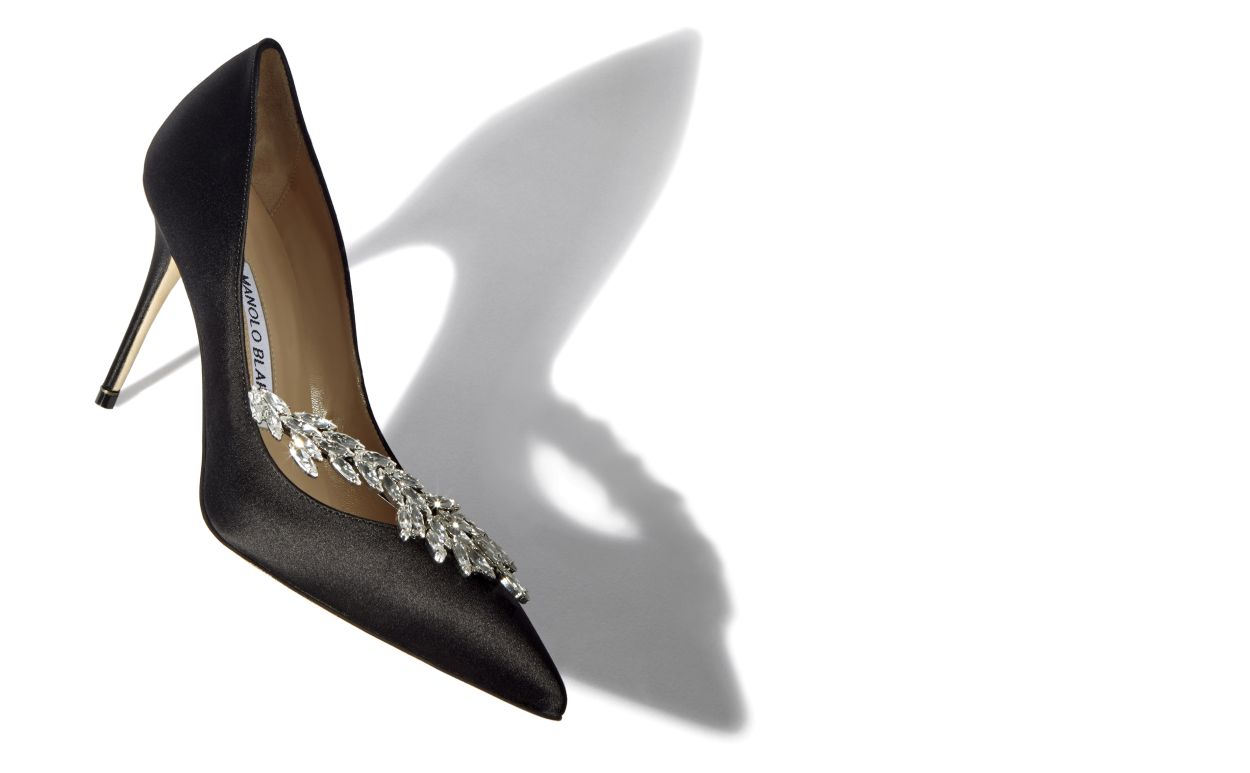Schwarze Satin-Perlen-Schnürschuhe