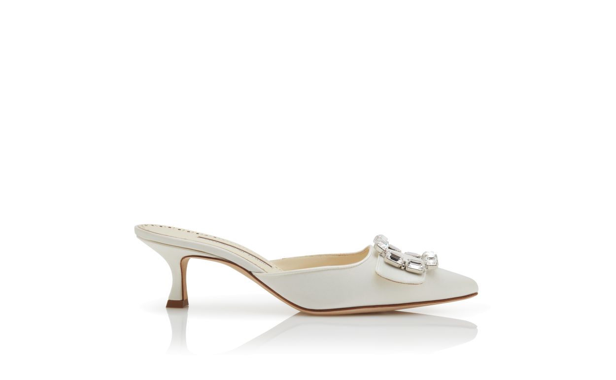 Cremfarbene Satin-Kristall-Schnalle-Mules