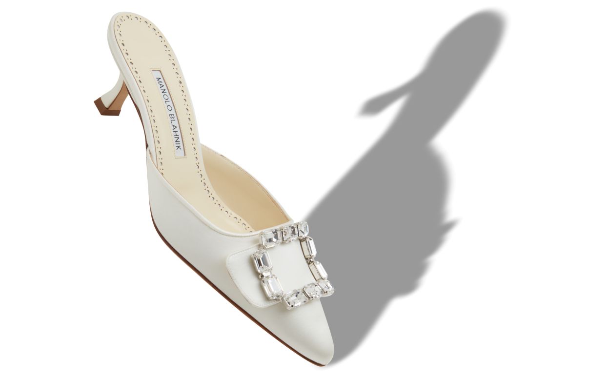 Cremfarbene Satin-Kristall-Schnalle-Mules