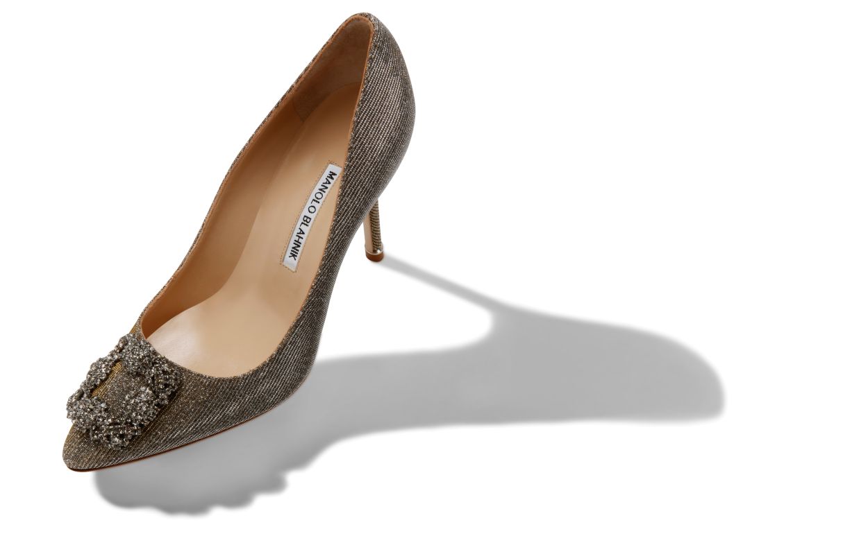 Dunkelgoldenes Glitzerstoff-Schmuckverschluss-Pumps